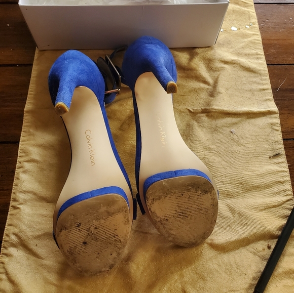 CALVIN KLEIN VIVIAN SUEDE BLUE STILETTO SANDALS ANKLE STRAP SIZE 8M IN IT'S BOX - Picture 2 of 8